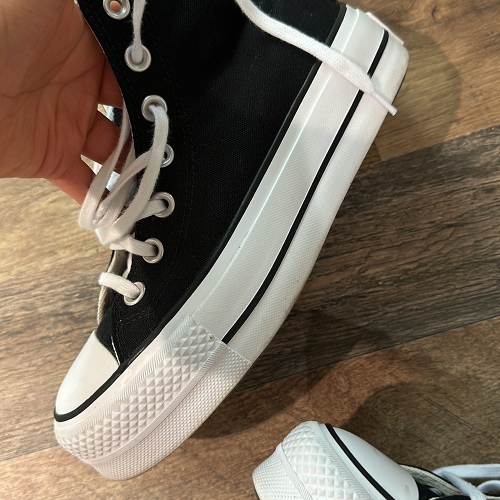 Converse - Picture 6 of 7